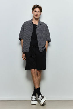 H&M - Men Black Regular Fit Sweatshorts