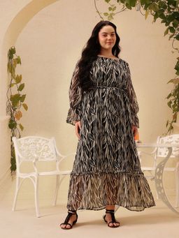 CURVY STREET - Black Floral Flared Dress