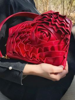 TANN TRIM - Womens The Heart Bag Red Hand Bag