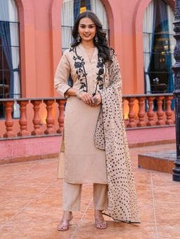 Tikhi Imli - Beige Floral Embroidered V-Neck Kurta Pant With Dupatta