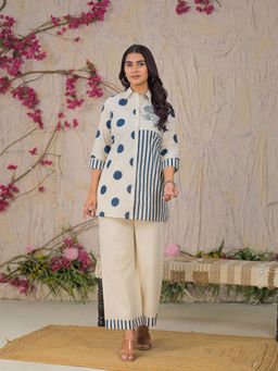 Autumnlane - White Printed Collar Neck Kurta With Pant