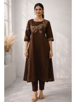 Autumnlane - Brown Embroidered Round Neck Kurta With Pant
