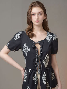 Outzidr - Black Front Tie Up Peplum Vaca Top