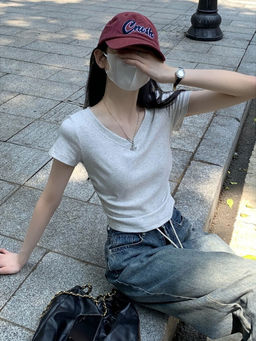 Outzidr - Street Grey V Neck Fitted Top