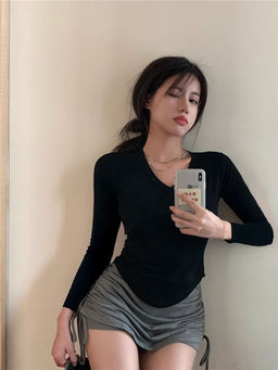 Outzidr - Street Black V Neck One Front Pocket T-Shirt