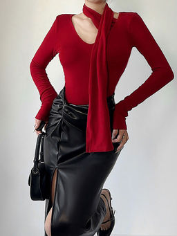 Outzidr - Street Red Fitted Top with Neck Tie Up