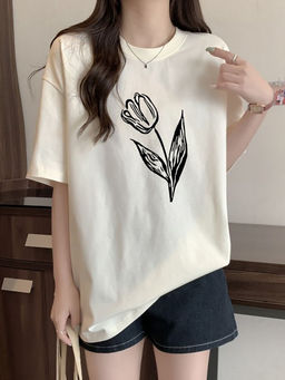 Outzidr - Street Cream Chest Print Graphic T-Shirt