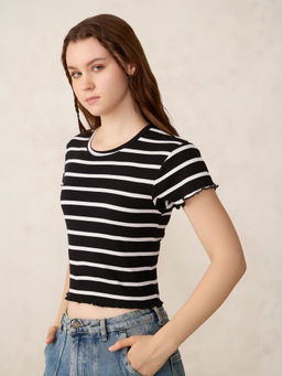 Outzidr - Street Black Striped Ribbed T-Shirt