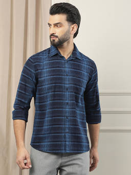 CRIMSOUNE CLUB - Men Navy Blue Checks Cotton Shirt