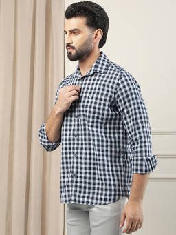 CRIMSOUNE CLUB - Men Navy Blue Checks Cotton Shirt