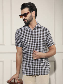 CRIMSOUNE CLUB - Men Dark Brown Checks Cotton Half Sleeves Shirt