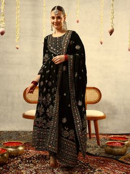 ISHIN - Green Velvet Embroidered Kurta with Trouser and Dupatta