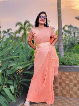 APAAPI THREADS OF GLORY - Peach Crushed Stripes Saree Belt with Unstitched Blouse