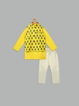 MEHAK MURPANA - Yellow Printed Bundi With Kurta And Pant