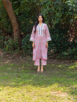 Naseebo - Pink Floral Charm Hand Blocked Cotton Kurta with Pant (Set of 2)