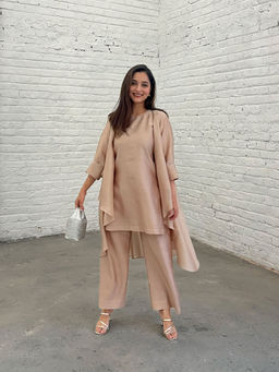 Vaaya - The Waterfall Ensemble Kurti with Overlay and Pant- Champagne (Set of 3)