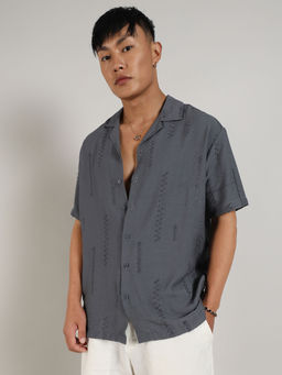 Campus Sutra - Mens Ash Grey Embroidered Twist Shirt