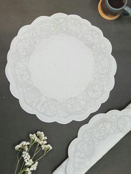 Design Gaatha - Quilted Cotton Embroidered Light Grey Round Table Mats (Pack of 2)