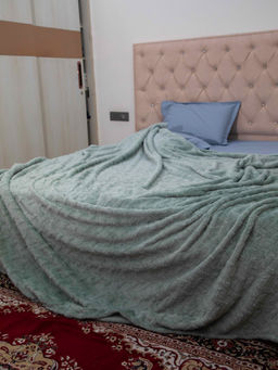 StudioHMK - Mint Green Fur Ac Room 300 Gsm Double Bed Comforter