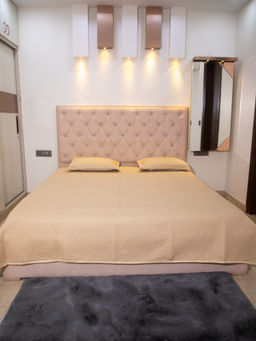 StudioHMK - Cream Textured Cotton Double Bedcover with 2 Pillow Covers