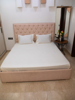 StudioHMK - White Solid 100% Cotton Bedsheet with Pillow Covers (King)