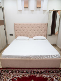 StudioHMK - White Solid 100% Cotton Solid Bedsheet with Pillow Covers (King)