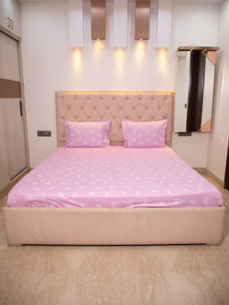 StudioHMK - Candy Pink Leaf Print 100% Cotton King Bedsheet with Covers