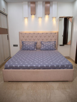 StudioHMK - Grey Leaf Print 100% Cotton King Bedsheet with Pillow Covers