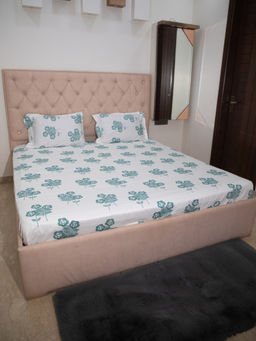 StudioHMK - Blue Floral White Base 100% Cotton King Bedsheet with Pillow Covers