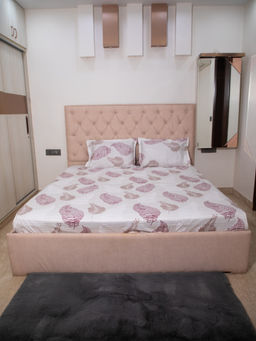 StudioHMK - Off Base Leaf Print 100% Cotton King Bedsheet with Pillow Covers