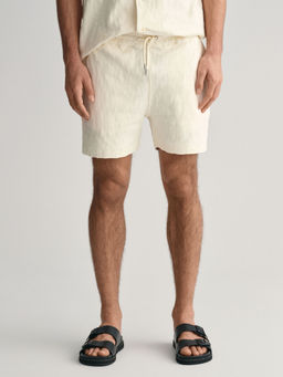 GANT - Men Cream Solid Relaxed Fit Shorts