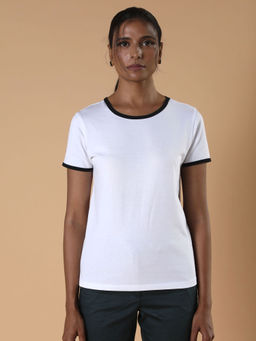 Qua - White The Amrita T-Shirt