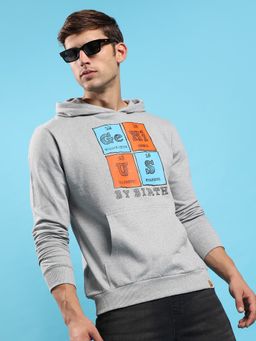 Campus Sutra - Men Light Grey Genius Hooded Sweatshirt with Kangaroo Pocket