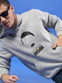 Campus Sutra - Men Light Grey Who Are You Inside Hooded Sweatshirt with Kangaroo Pocket