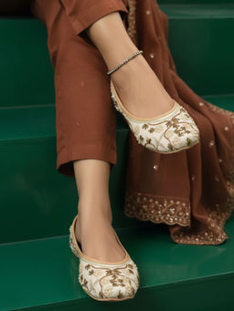 Desi Colour - Women Ivorya Off White Juttis