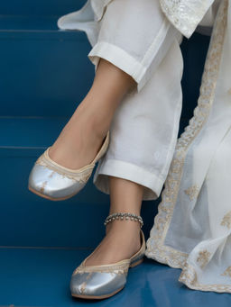 Desi Colour - Silver Lucky Juttis