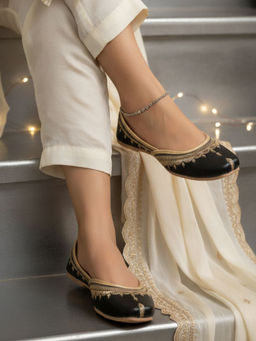 Desi Colour - Black Lucky Juttis