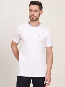 JadeBlue - White Solid Slim Fit T-shirt