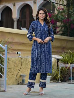 Aravalii - Green Kurta with Trouser & Dupatta (Set of 3)