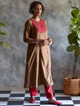 Suta - Women Brown Self Design Kurta & Pant