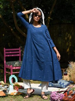 Suta - Women Blue Self Design Kurta & Pant
