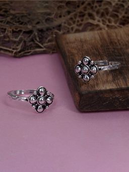 Praavy - 925 Oxidised Silver Round Tribal Adjustable Toe Ring