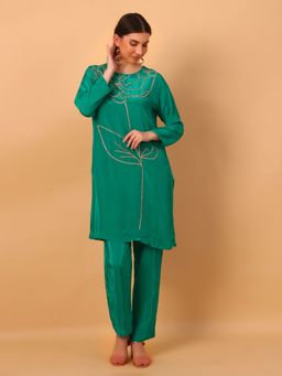 Simaaya - Green Hand Embroidered Floral Pattern Co-Ord (Set of 2)