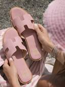 Pink color option, Currently selected