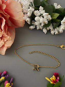 Digital Dress Room - Letter R Name Bracelet Rakhi
