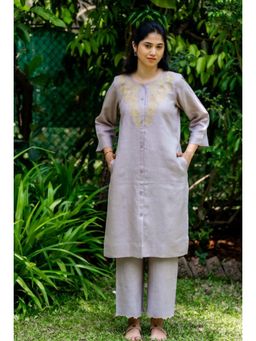 SIARA WOMEN - Purple Linen Embroidered Kurta and Pant