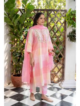 SIARA WOMEN - Pink Linen Embroidered Kurta and Pant