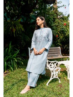 SIARA WOMEN - Blue Linen Embroidered Kurta and Pant