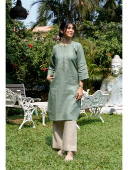 SIARA WOMEN - Green Linen Embroidered Kurta and Pant