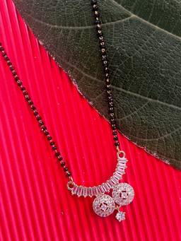 Digital Dress Room - Short Gold Mangalsutra with Maharashtrian Diamond Pendant